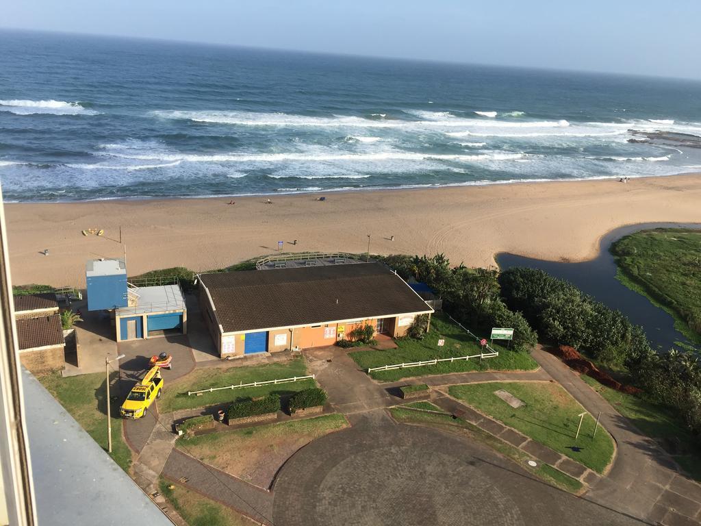 Shangri-La Beach Front Holiday Apartments Amanzimtoti Esterno foto