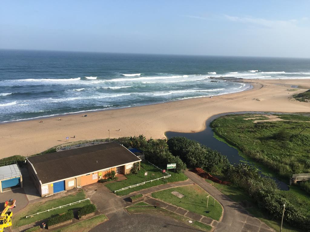 Shangri-La Beach Front Holiday Apartments Amanzimtoti Esterno foto