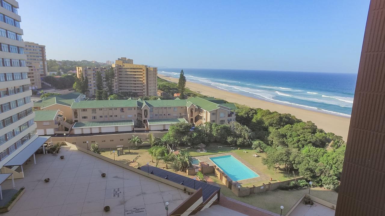 Shangri-La Beach Front Holiday Apartments Amanzimtoti Esterno foto