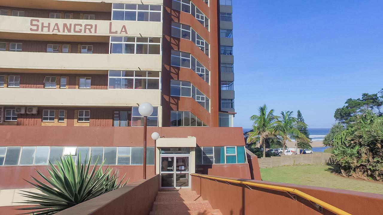 Shangri-La Beach Front Holiday Apartments Amanzimtoti Esterno foto