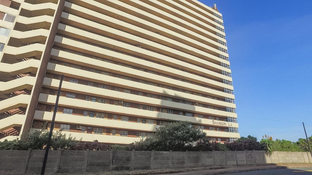 Shangri-La Beach Front Holiday Apartments Amanzimtoti Esterno foto