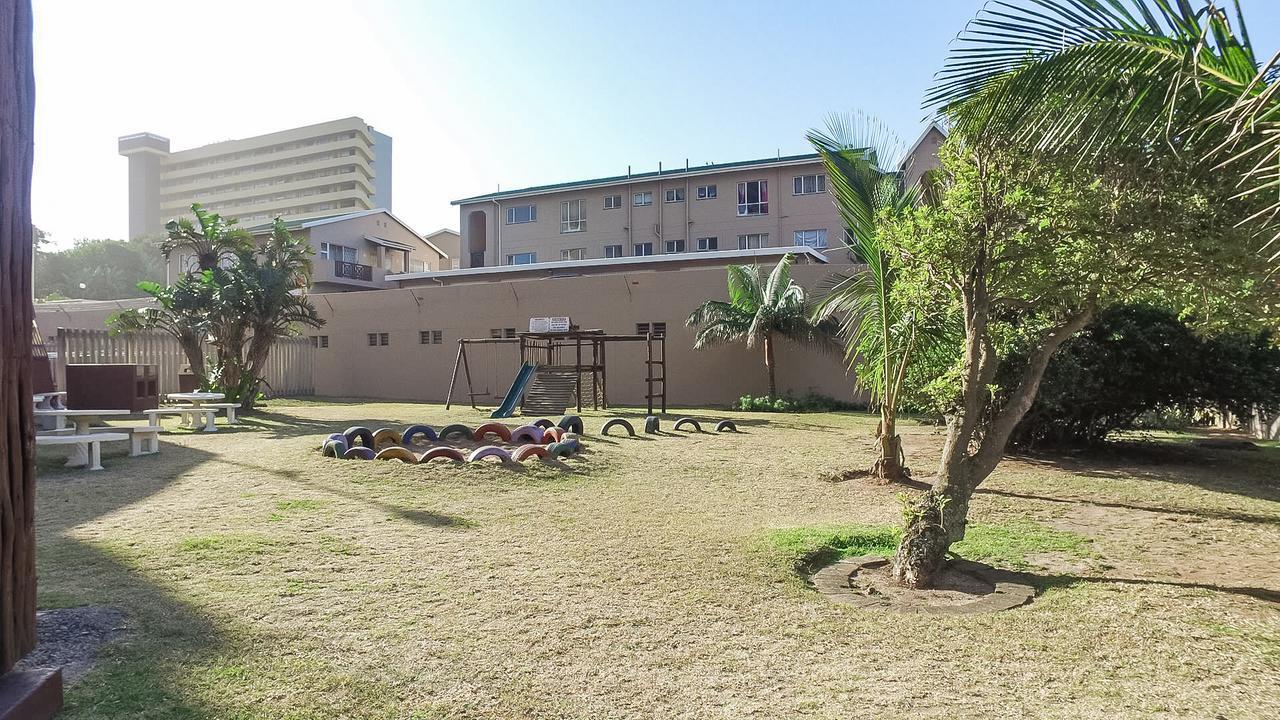 Shangri-La Beach Front Holiday Apartments Amanzimtoti Esterno foto